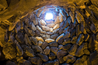 Lichtblick aus Steinhöhle