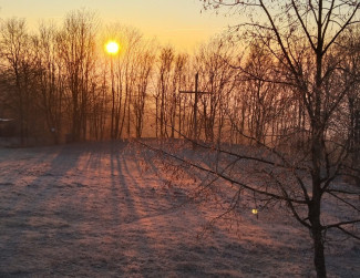 Blick auf Kreuz bei Sonnenaufgang