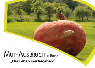 Kunstwerk Apfel mit Wurm